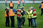 Brøndbys ledelse er blevet kaldt til møde hos politiet i dag efter optøjerne. 