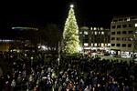 Tradition. Alle folk har ret til deres traditioner, skriver Pia Kjærsgaard (DF) om balladen om juletræet i Egedalsvænge i Kokkedal. Træet her er fra arkivet. Det stod i Aarhus, og her var ingen juleballade. 