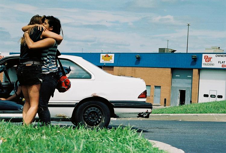 TAB. I 'Putty Hill' følger man en håndfuld unge i dagene op til begravelsen af en af deres venner, der er død af en overdosis. 