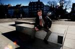 Finansmand. Morgendagens fødselar foran sin tidligere arbejdsplads på Jarmers Plads. 