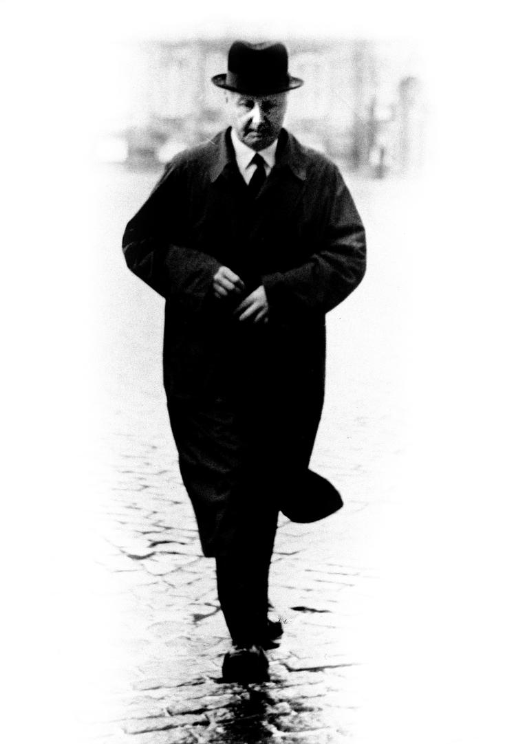 kontroversiel. Mens besættelsestidens første historikere dømte Erik Scavenius ude som tyskvenlig, ser yngre  fagfæller anderledes på den tidligere statsministers rolle. 