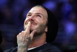 Forberedelse. David Beckham spilelr i weekenden finale i MLS. Til opvarmningen hører tilsyneladende at gå til basketballkamp med LA Lakers. 