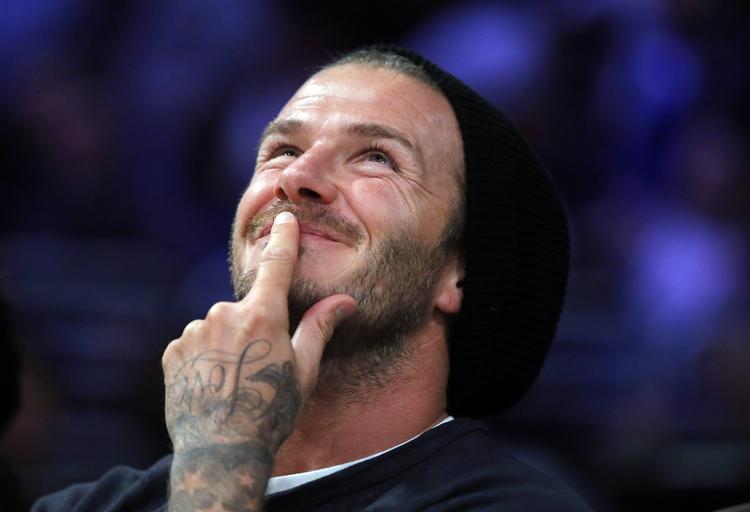 Forberedelse. David Beckham spilelr i weekenden finale i MLS. Til opvarmningen hører tilsyneladende at gå til basketballkamp med LA Lakers. 