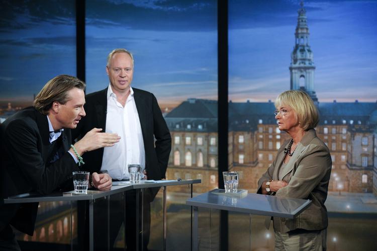 Kommentatorer. Tager vi udgangspunkt i den politiske virkelighed, er det måske blevet et grundvilkår i vores levetid at 'alle har ret til en fed politisk analyse', skriver Sigge Winther Nielsen. 