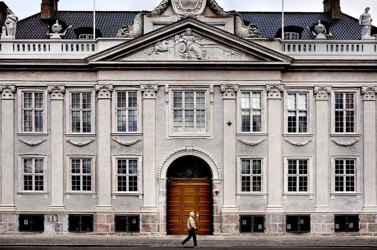 FRANSK. Ambassaden på Kongens Nytorv er et lille stykke Frankrig i Danmark, og palæet er ikke fredet og ikke omfattet af dansk fredningsbestemmelser. 