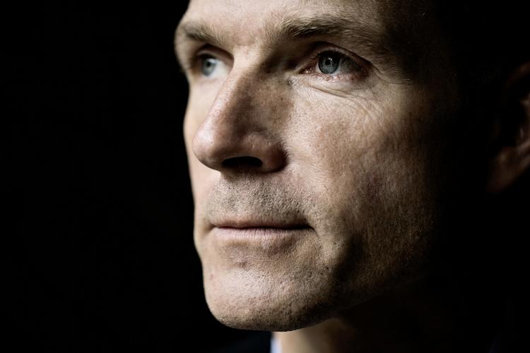 Kovending. Dansk Folkepartis formand, Kristian Thulesen Dahl, fortalte i begyndelsen af august til Politiken, at de ville nedlægge veto mod nedskæringer i værnepligten og kasernelukninger. Nu er de selv med i et forlig, der er garant for samme stramninger. 