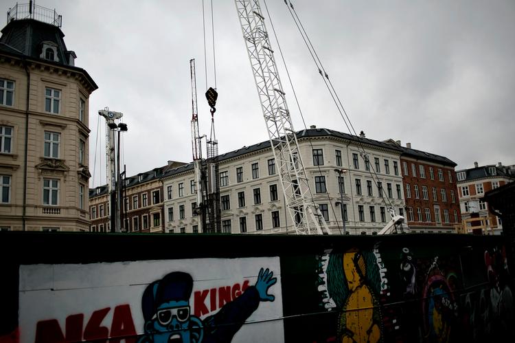 Ramt. Naboerne til byggeriet i Stampesgade skal sluge et voldsomt prisnedslag, hvis de sælger sig væk fra  støjen. 