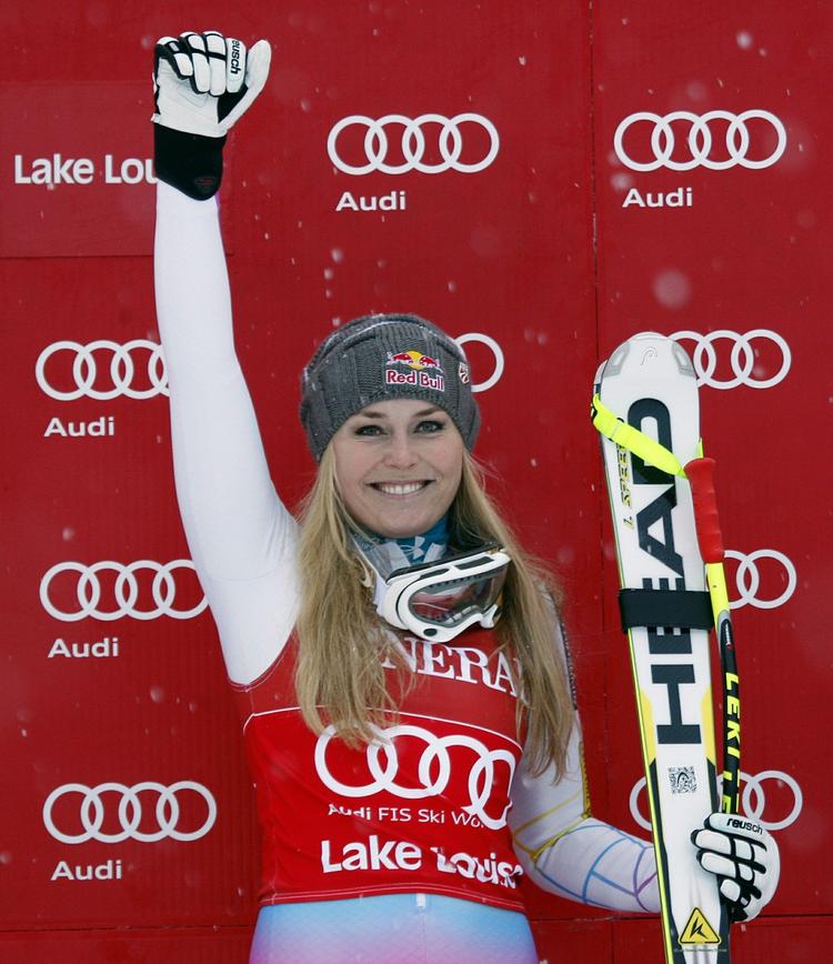 effektfuldt. Lindsey Vonn jubler over dagens sejr, som kommer kort efter et ophold på hospitalet. 