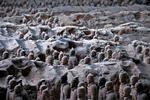 dødshær. FN-organisationen Unesco ophøjede i 1987 kejser Shihuangs 6.000 mand store lerhær til verdenskulturrarv. Nu har arkæologer fundet resterne af et stort palads nær kejserens grav. 