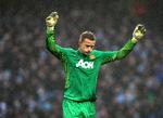 endelig. Landsholdsmålmand Anders Lindegaard kan nu kalde sig for første-keeper i Manchester United. 