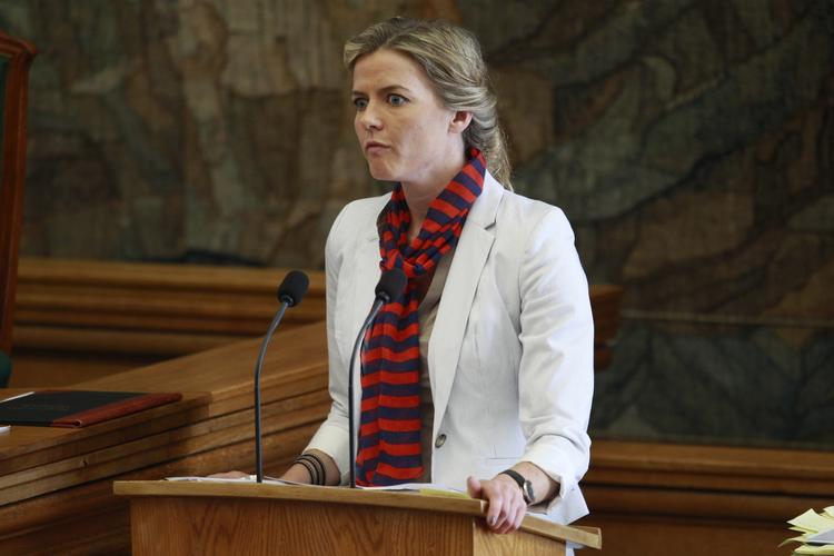 Rygter. »Som jeg sagde før: I Venstre tager vi skarpt afstand fra rygter. Rygter er skadelige for et politisk parti. Det være sig rygter i det hele taget eller rygter om, at andre starter rygter«, siger Ellen Trane Nørby. 