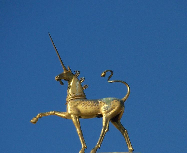 Fabeldyr. Det oficielle nordkoreanske nyhedsbureau rapporterer, at der er blevet fundet en enhjønings hule i landets hovedstad Pyongyang. 