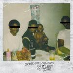 Bandeidyl. På coveret ses Lamars onkel med bandehåndtegn midt i comptonsk familiehygge. Billedet i baggrunden er Lamar og hans far. 