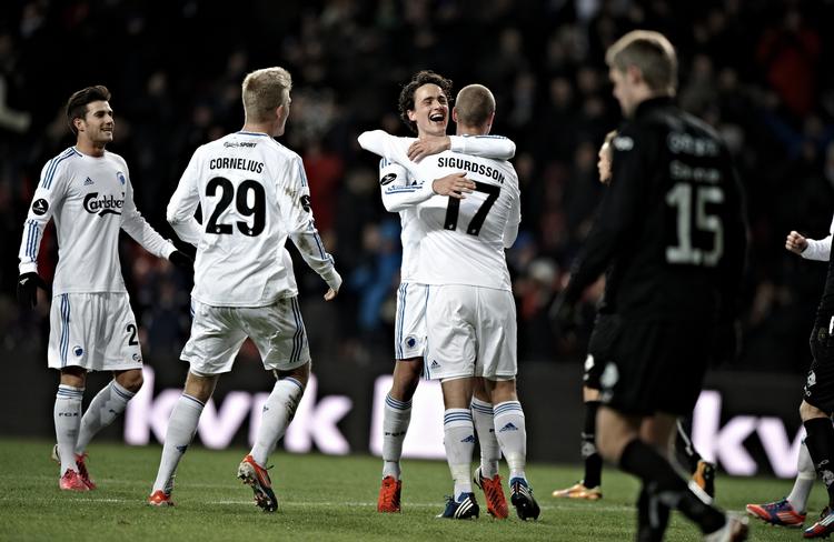 2-0. Et hovedstød af Ragnar Sigurdsson sørgede for slutresultatet i Parken. 