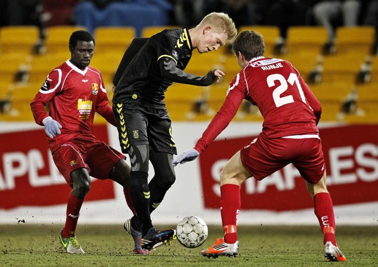 DECEMBER. Efter stor succes i november var Simon Makienoks første kamp i julemåneden mod FC Nordsjælland på udebane. 