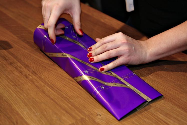 Julegaver. Mere en ud af ti forventer at køber deres julegaver på internettet, det er hurtige, billgere lyder forklaringen. 