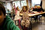 Gab! Regeringen præsenterer i morgen sit udspil til folkeskolereform, men allerede nu er flere detaljer dukket op. Blandt andet den overordnede plan om at gøre skolen til heldagsskole. 