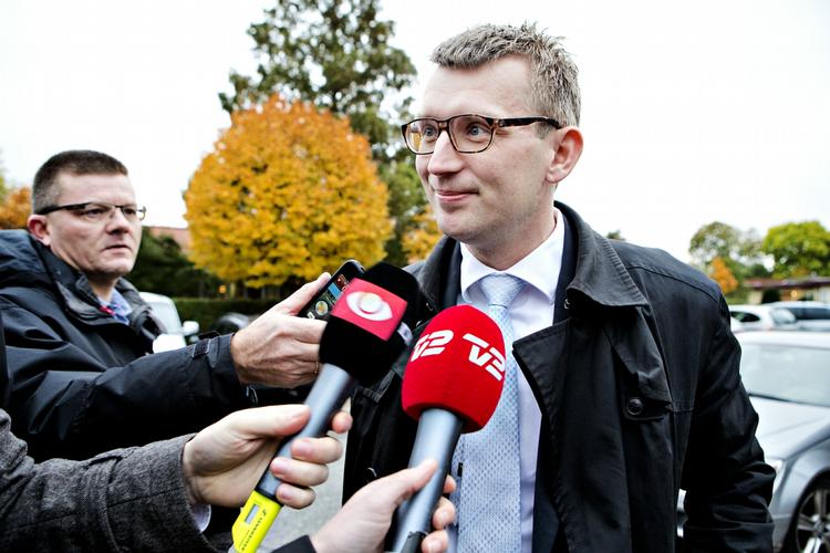 Skattesagen. Alt skulle sættes ind på at sikre Løkkes fortsatte plads som statsminister - om det så skulle ske ved hjælp af nok så misliebige metoder, skriver Henning Tjørnehøj om Venstres involvering i den navnkundige skattesag. 
