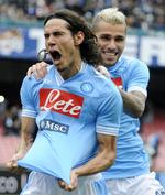 målhunger. Edinson Cavani (tv) har scoret igen. Denne gang mod Pescara, 