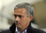 afvisende. Jose Mourinho har tidligere udtalt, at han ønsker at flytte til et trænerjob i England igen, når jobbet i Real Madrid er gennemført. Men portugiseren vil ikke svare på, om der er hold i rygter om, at skiftet er nært forestående. 