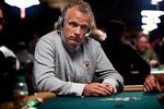 SKUDT. Theo Jørgensen har været professionel pokerspiller siden midten af 1990'erne. Han bliver kaldt 'Sølvræven fra Greve'. 