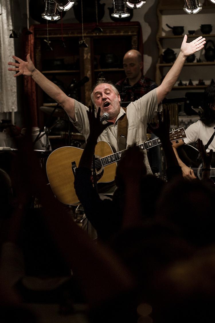 Talent. Helge Engelbrecht favner bredt, men er nok mest kendt for de mange bidrag han har stået for til Melodi Grand Prix. 