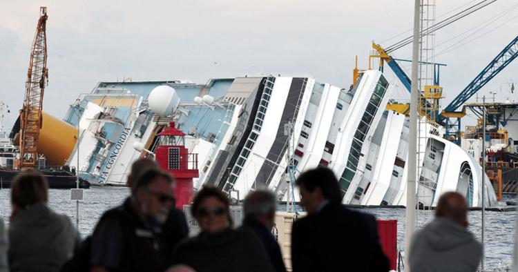 SIGHTSEEING. Costa Concordia havde 4.200 passagerer om bord, da skibet stødte på grund ud for den toscanske ø Giglio den 13. januar. 