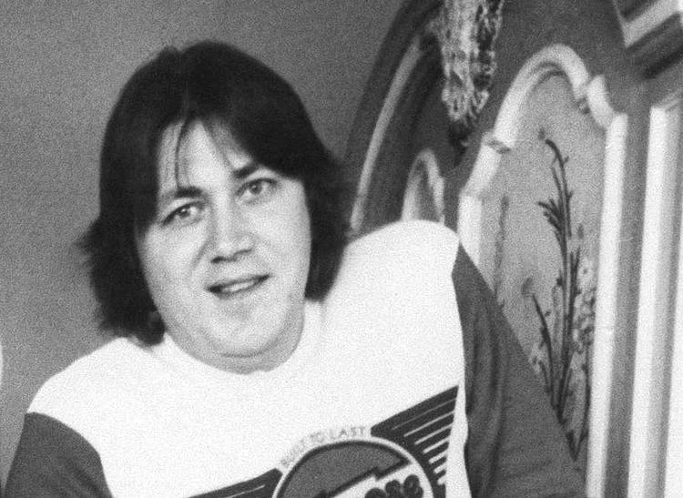 Vådeskud. Guitarist og sanger i det amerikanske popband Chicago, Terry Kath, på et foto fra 1977. Året efter døde Kath, kun 31 år gammel, da han kom til at skyde sig selv. 