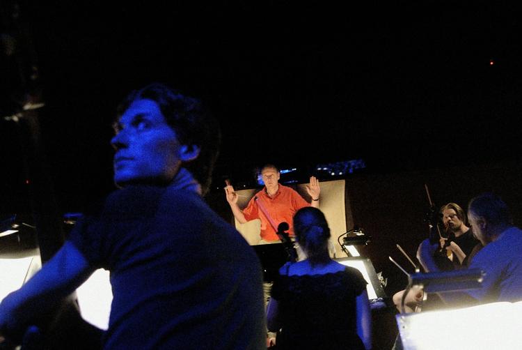 Mendelssohns religiøse musik bliver til smuk julemusik i dirigenten Paul McCreesh kompetente hænder. 