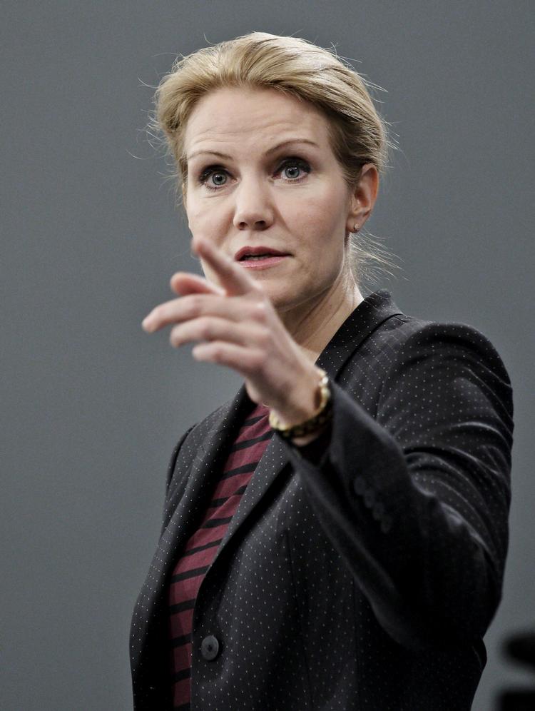 dagsordensættende. Helle Thorning-Schmidt måtte bruge en god del af dagens pressemøde på at kommentere sagen om Uffe Elbæks ageren i AFUK-sagen. 