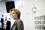 Arbejdstid. Undervisningsminister Antorini vil ikke blande sig i overenskomstforhandlinger, men lærerne kunne godt undervise mere. 