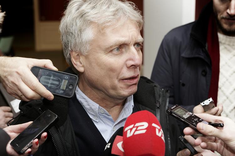 Samråd. Uffe Elbæk udspørges af medlemmer af Kulturudvalget efter beskyldninger om nepotisme. 