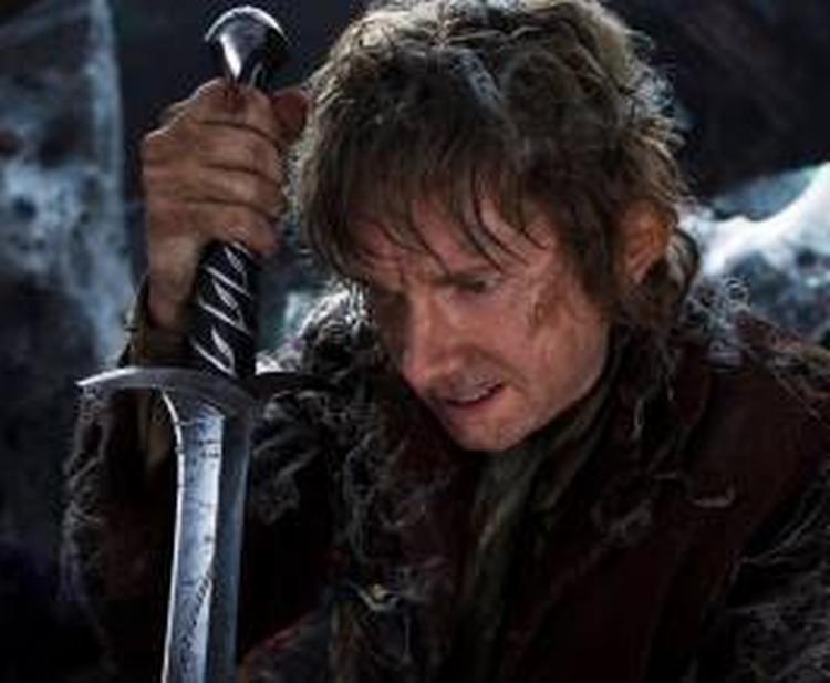 Hobbitten. Bilbo Baggins (IMartin Freeman) bliver sendt på en farefuld mission i 'Hobbitten: En uventet rejse'. Men han er umanerligt lang tid om at komme af sted, lyder kritikken fra de amerikanske filmblade. 