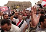 Demonstranter og uropoliti støder sammen i Kairo under nye protestdemonstrationer mod præsident Mohammed Morsi. 