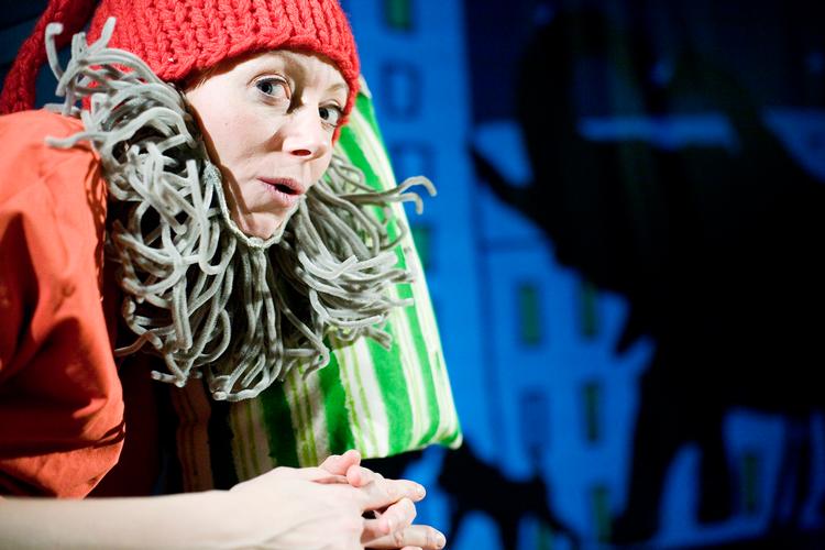 Kendis. Familieforestillingen ’Nissen der ville være berømt’, opføres af Teater Lille Hest flere steder i landet, blandt andet på Rønne Theater. 