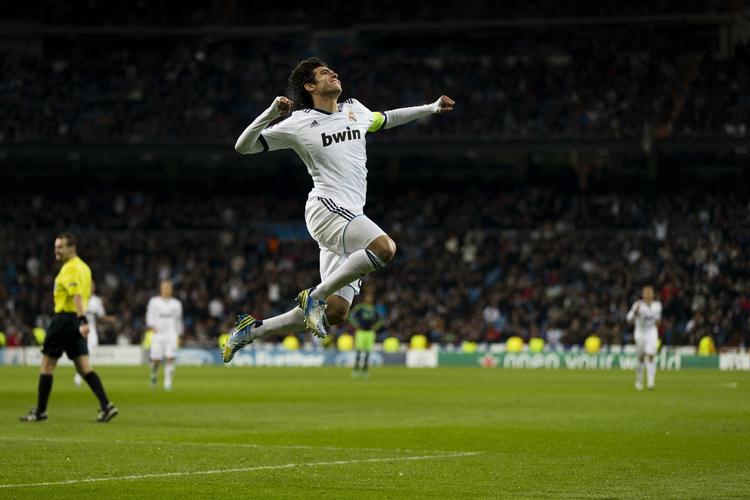 sejr. Real Madrids Kaka var en af dem, der gjorde det onde ved Ajax. Selv var han meget fornøjet efter sin scoring. 