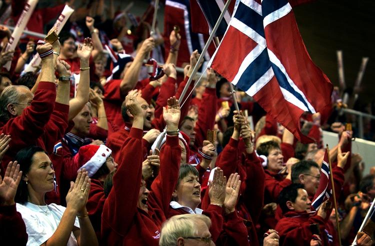 bjældeklang. De norske tilhængere er kendt for larmen med kobjælder, når Norge spiller. Men det tillod serberne ikke. 