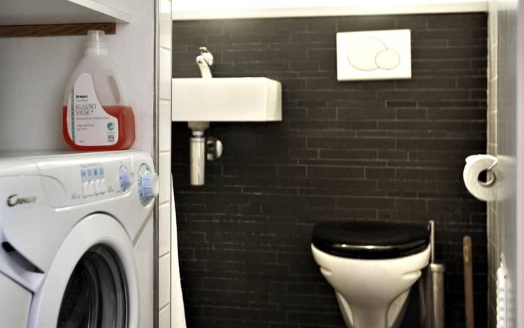 Spild. Du kan med fordel købe bl.a. nyt toilet og vaskemaskine, hvis du gerne vil spare på vandregningen. Pengene er forholdsvis hurtigt tjent ind. 