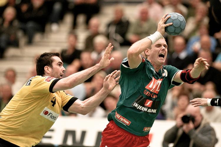 Ny. Jeppe Riber (t.h.) har tidligere i karrieren også spillet for Skjern. 