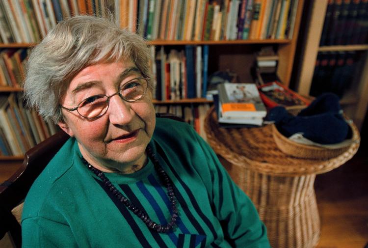 dødsfald. En af SF's medstiftere Ebba Strange er død. Hun blev 83.år. 