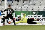 STRAFFESPARK. To gange sendte Martin Spelmann bolden fordi Jesper Christiansen fra 11-meter-pletten. 
