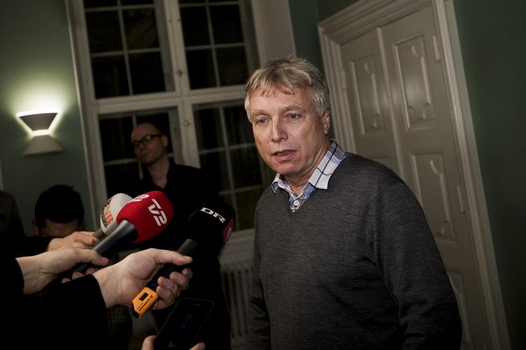 Exit. »Den her sag skal ikke støje for det afgørende samfundsprojekt, som regeringen har foran sig«, siger Uffe Elbæk. 