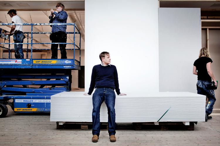 Direktøren. Det vil tage noget tid  at få Kunsthal Charlottenborg på ret køl igen, mener den nye direktør, Jacob  Fabricius. Men han tror på, at det kan  lade sig gøre. Og tiltroen til ham er  ganske stor. 