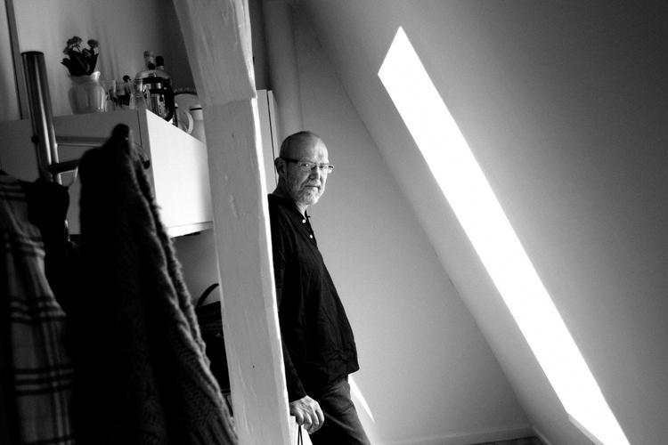 Doven.  Djævlens Advokat mener, at dovenskab må være grunden til, at storyteller Carsten ikke skriver sine historier ned. Det og så dumhed. Islington selv mener mere, det handler om at tage det roligt. »Jeg går aldrig i panik«, siger han. 