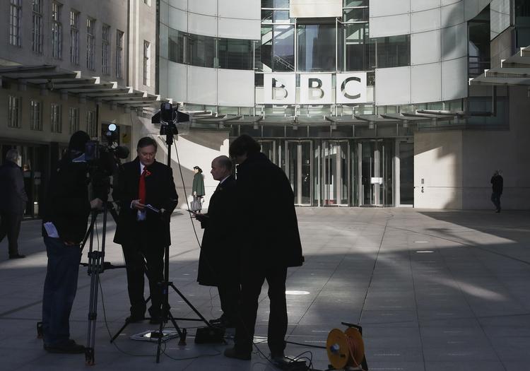 Medier. Den store pædofiliskandale omkring den afdøde tv-vært Jimmy Savile følges nu op af en ny sag på BBC. 