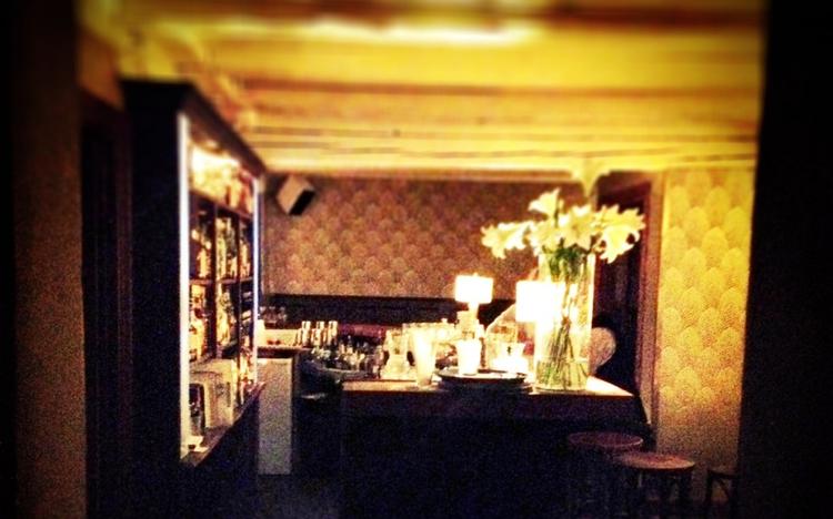 Natteliv. Cocktailbaren Strøm er åbnet   ved Gråbrødre Torv og serverer bl.a. cocktails på fad. 