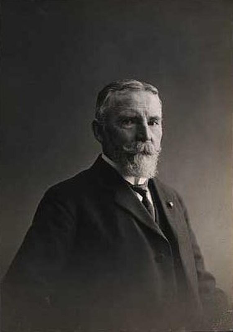 Alderpræsident. Christoffer Krabbe var 76 år, da han i 1909 blev udnævnt til forsvarsminister. Foto: Det Kongelige Bibliotek / Wikipedia. 