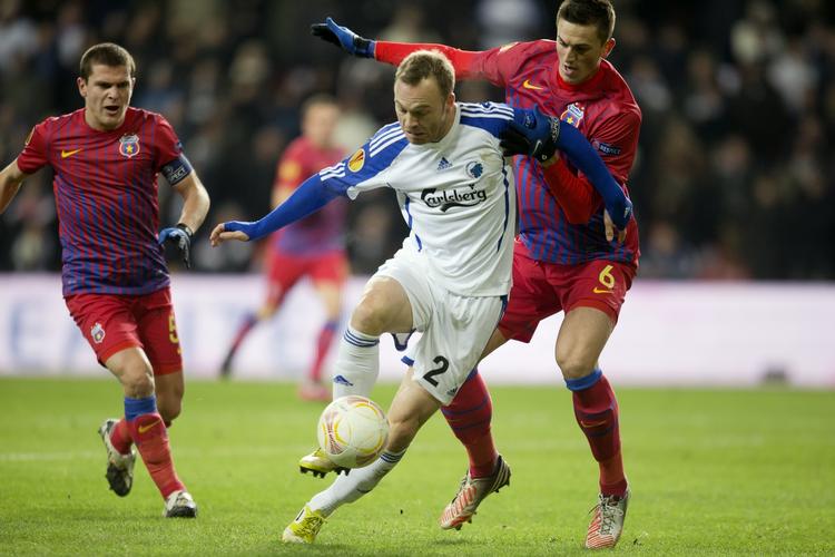 OPLÆGGER. Indlæggene fra Lars Jacobsen var et af FCK's bedste våben, men det gav kun udnytte en enkelt gang. 