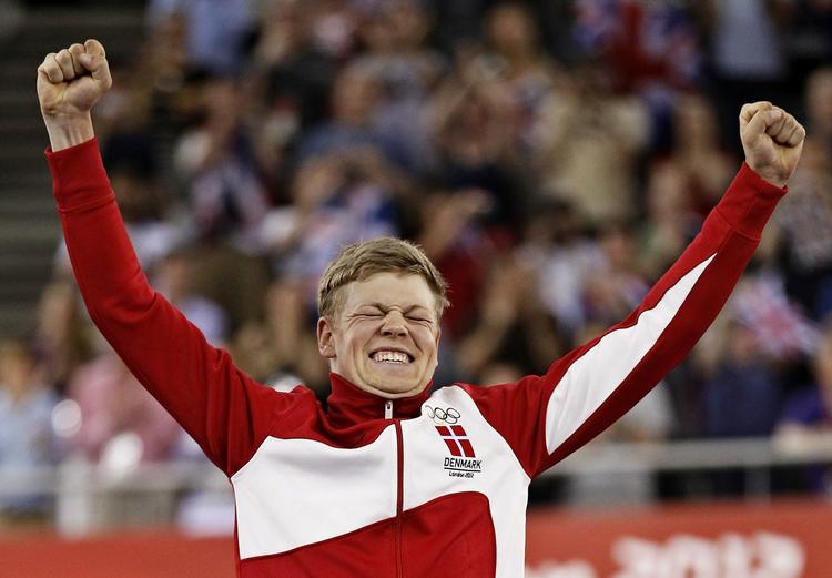 DOBBELT. OL-guldet blev suppleret af et dansk mesterskab, da Lasse Norman Hansen i aften var i aktion i Ballerup. 
