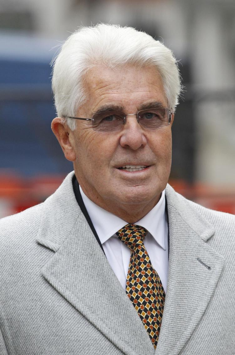 Den forhenværende tv-stjerne Max Clifford afviser alle anklager i sag om seksuelt misbrug. 